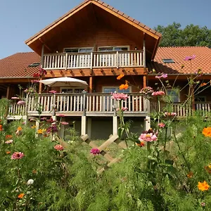 D'hôte L'arrivée Bed and breakfast